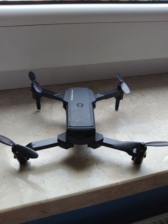 Sprzedam drona z wyposażeniem