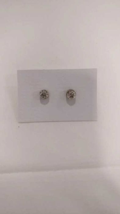 Brincos dourados com zirconias