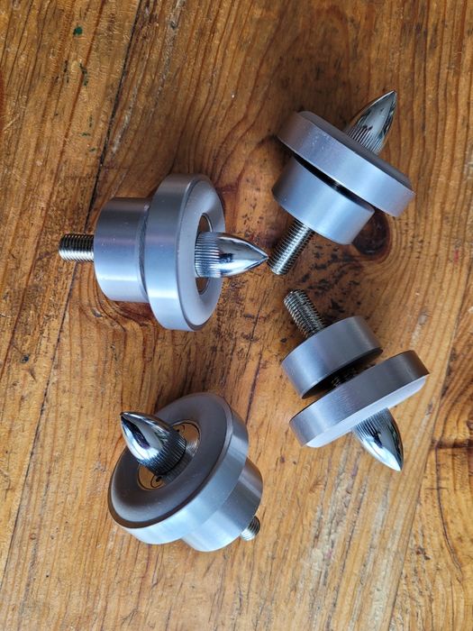 Kolce głośnikowe  szpilki do standy podstawki srendy