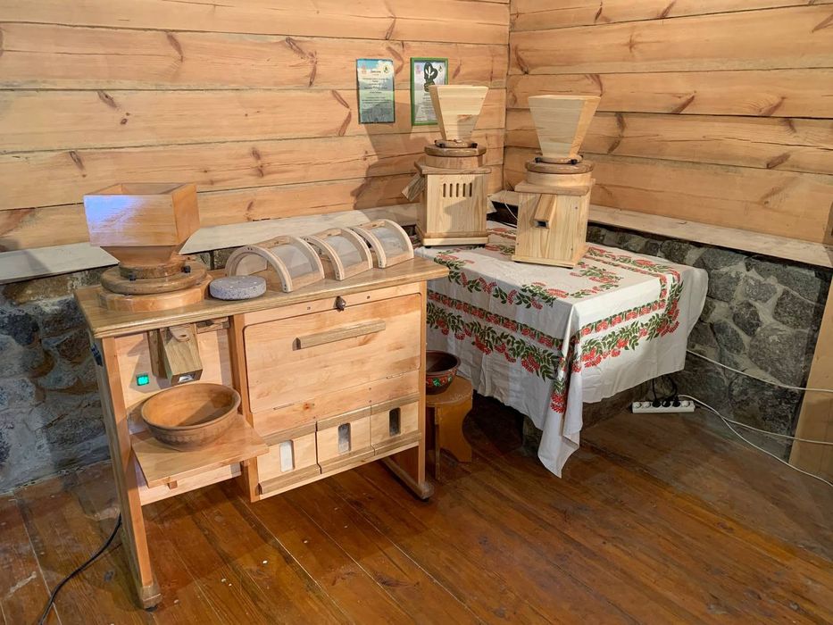 Жорновий млин, жерновая мельница.