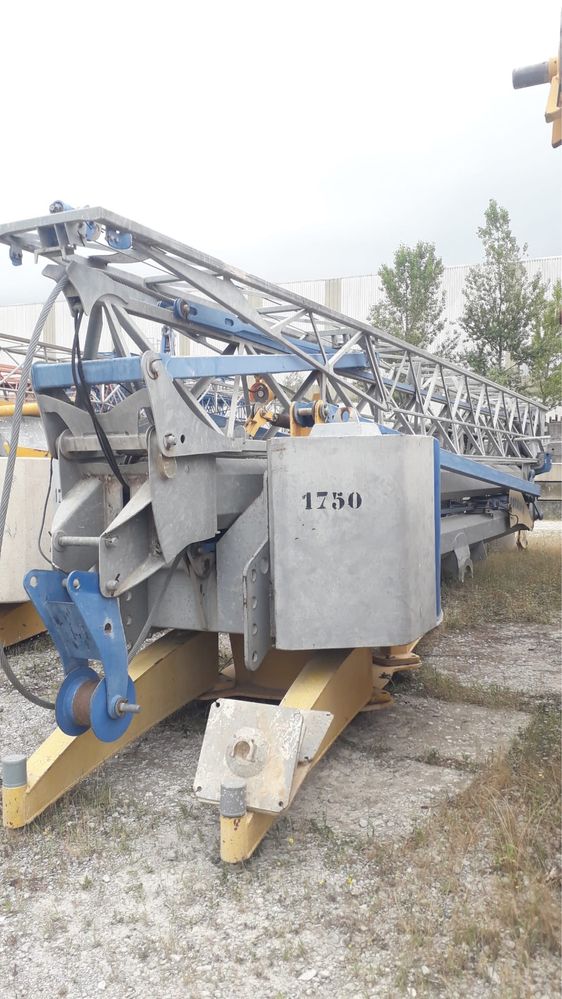 Vendo Grua de Marca POTAIN IGO 18 24 mt de lança 700KG