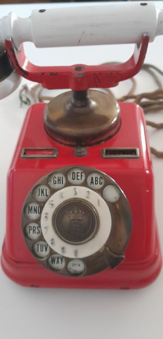 Telefone antigo vermelho