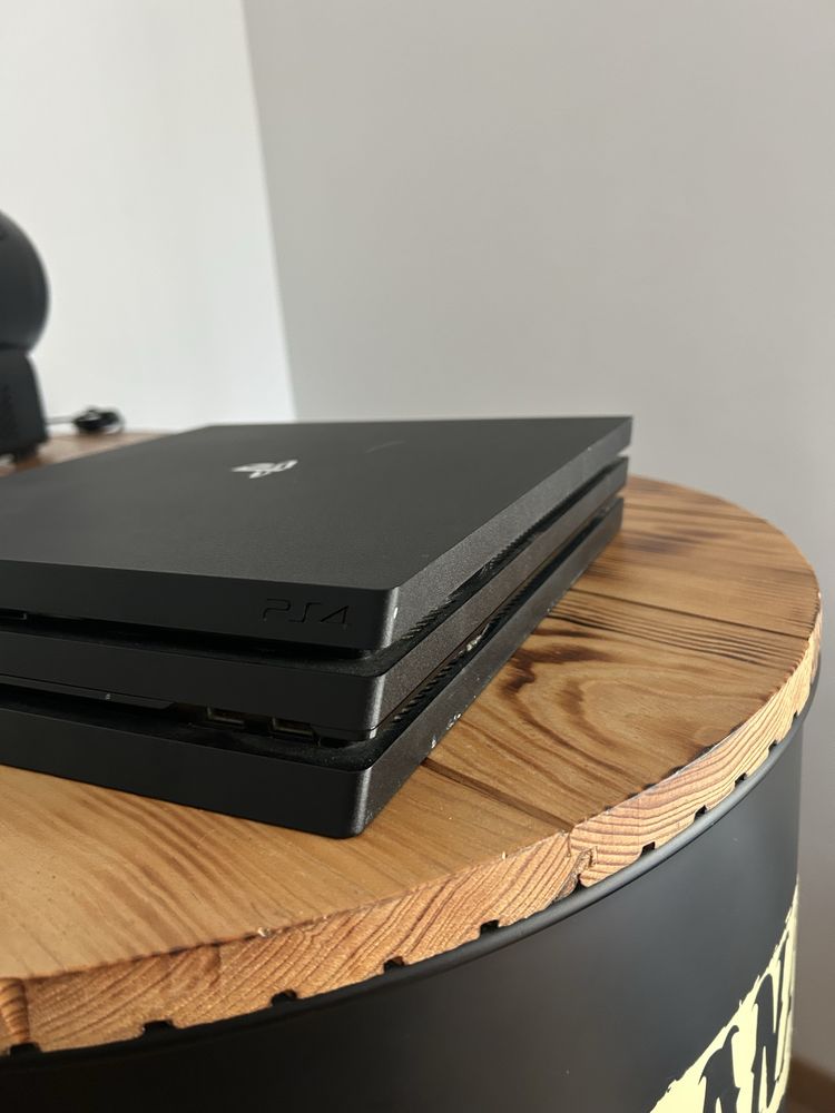 PS4 Pro - 1TB - usado