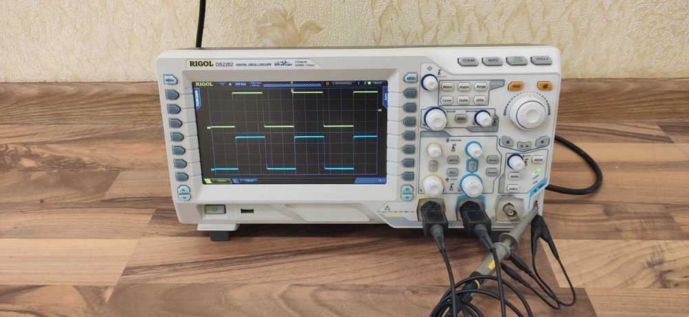 Мощный Осциллограф 200 МГц,2 Гвыб/с RIGOL DS2202, 50000памяти 8дюймов