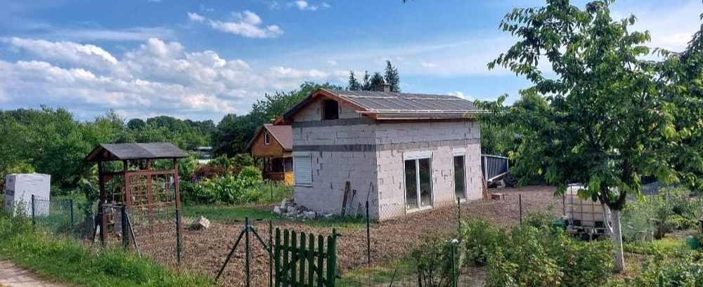 Sprzedam działkę ROD, zabudowaną.