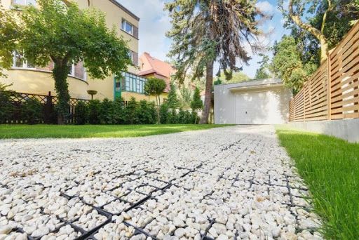 wjazd, podjazd z grysów na posesję-Trzebnica, Żmigród,Oborniki Śl.