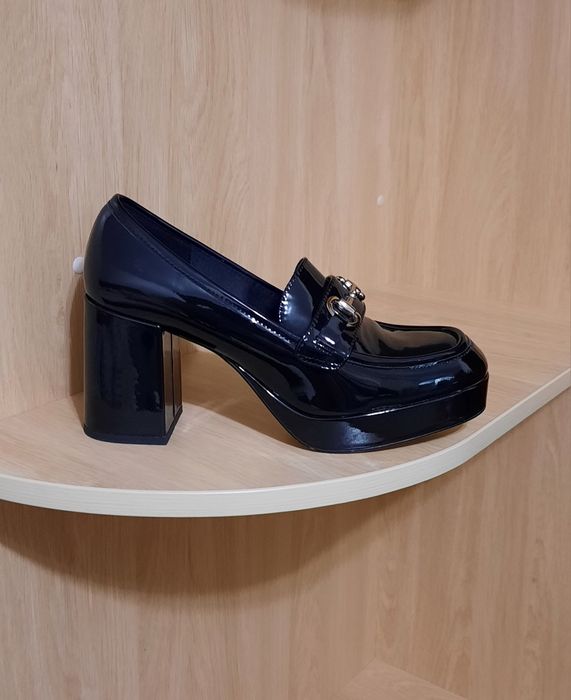 Туфлі лофери H&M р. 40 лаковані на підборах та платформі