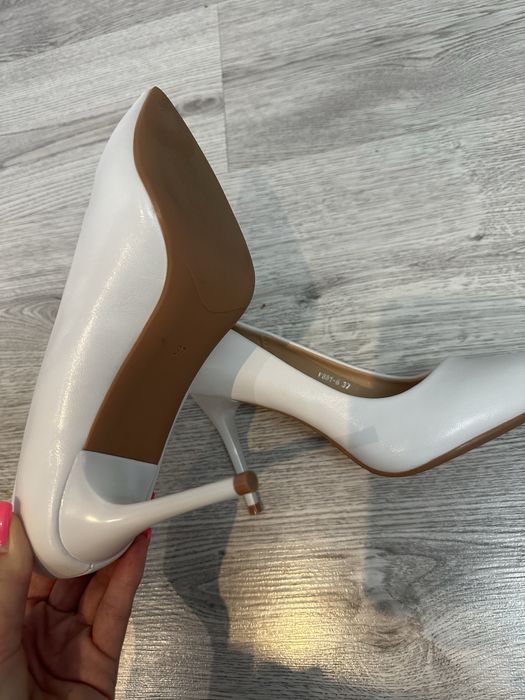 Туфлі жіночі весільні нові 36 розмір(колір білий)