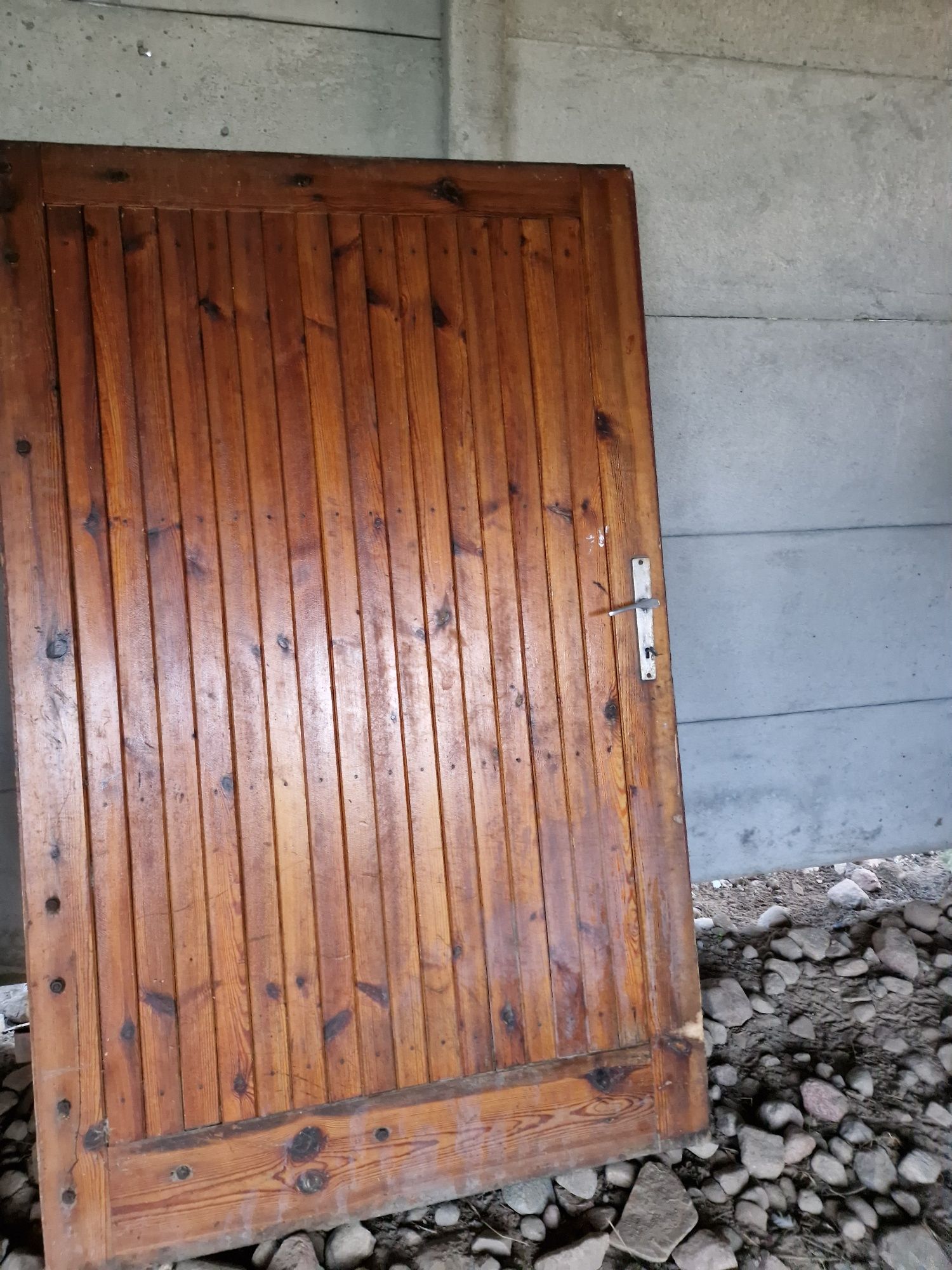 Drzwi drewniane garazowe