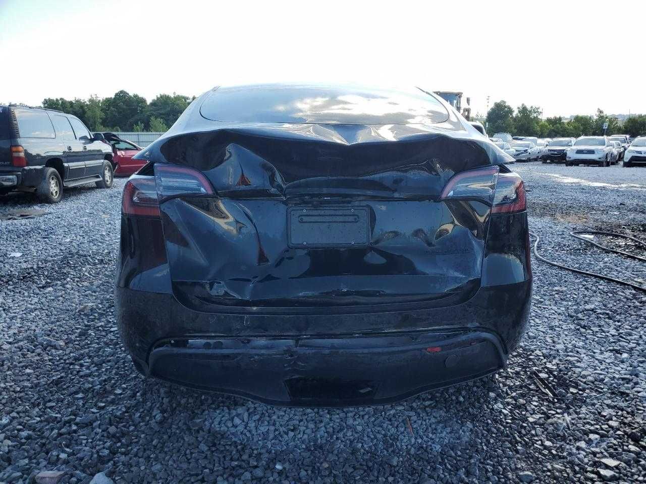 2024 TESLA MODEL Y (Нульове мито до 2026!)