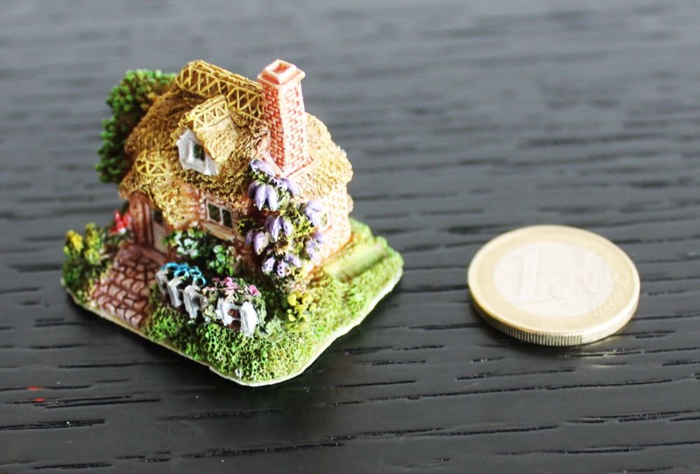 Casinha do campo inglesa em miniatura da "The Leonardo Collection"