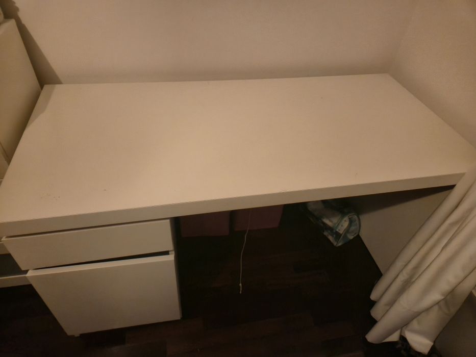 Secretária Malm usada