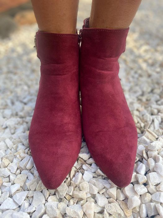 Zamszowe botki bordo na słupku . rozmiar 40  cena 40 zl