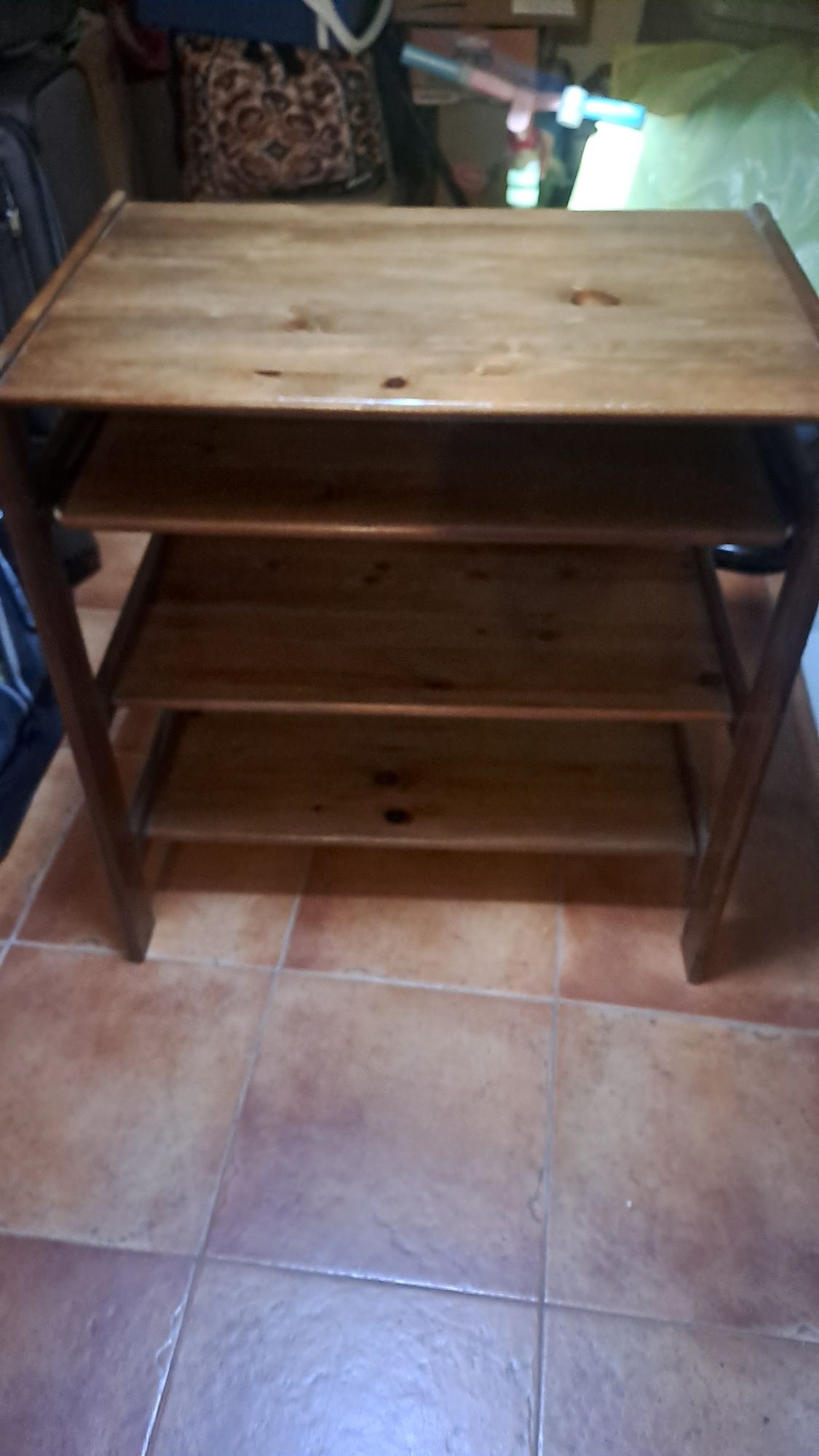 Mesa de cabeceira e escrivaninha