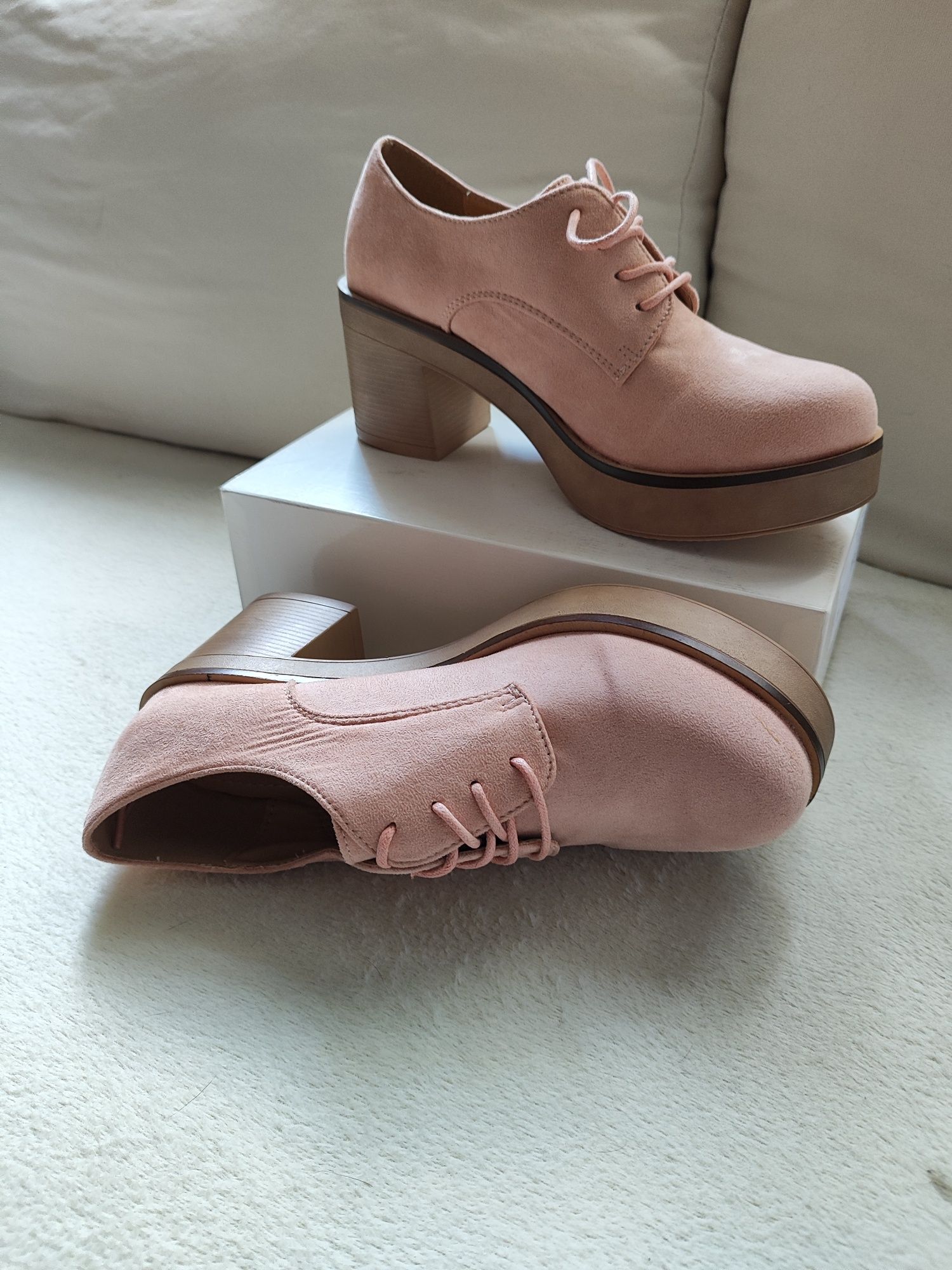 Туфлі нові  "Emas" жіночі, замшеві на каблуках 41 розміру