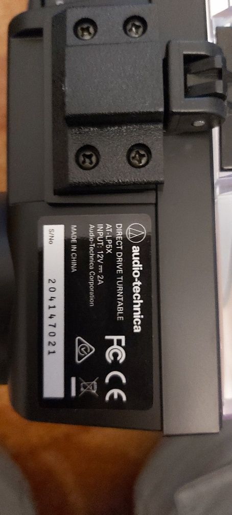 Gramofon Audio Technika z głośnikami i wzmacniaczem