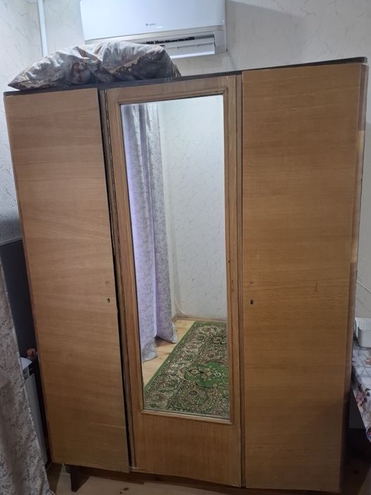 Продам добротный шкаф