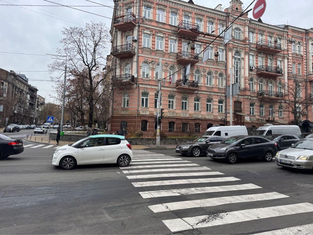 Фасадне приміщення Ресторан 317 м2, вул. Саксаганського, 84/86, Центр