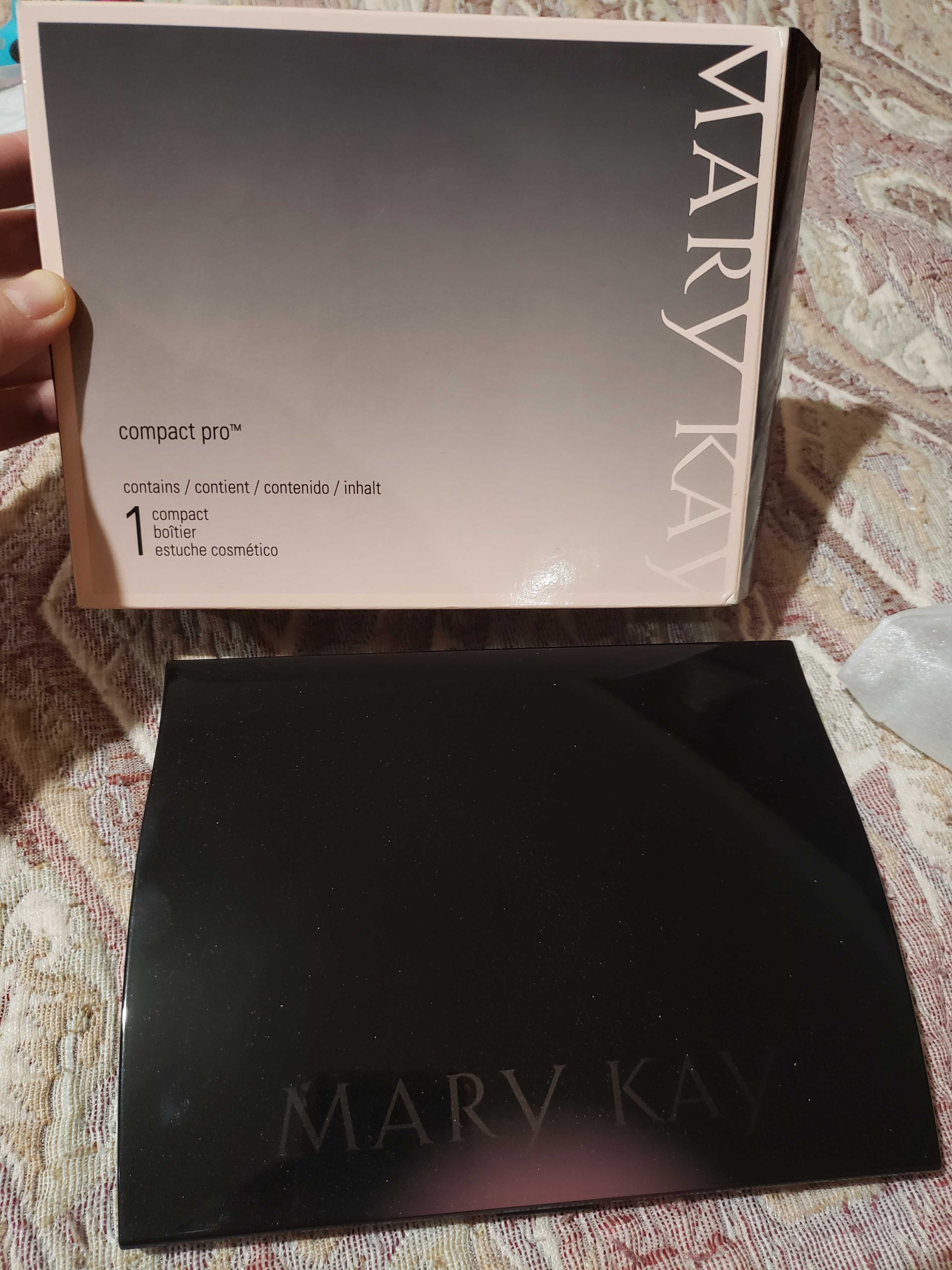 Компактний футляр Mary Kay