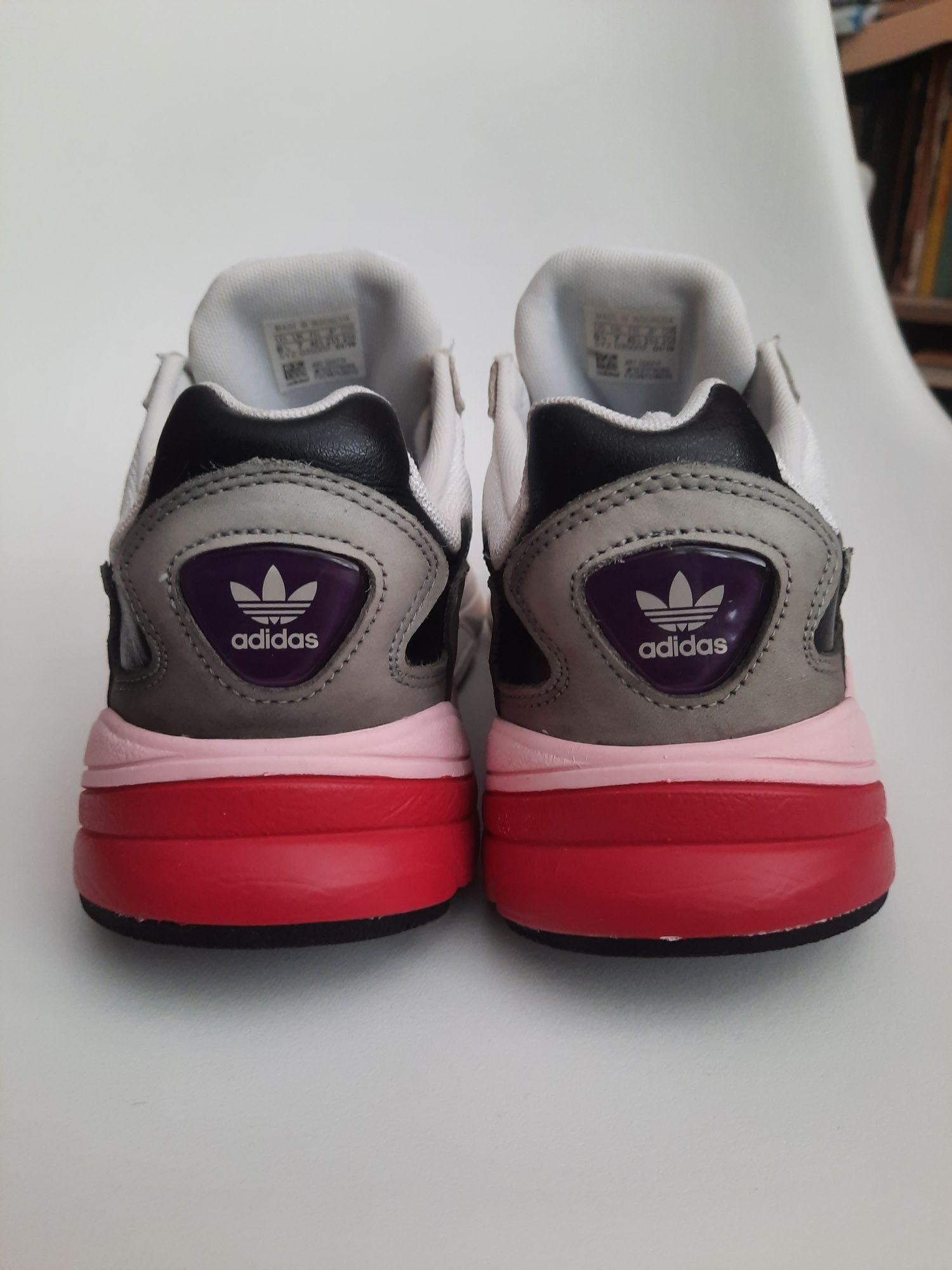 Кросівки Adidas Falcon