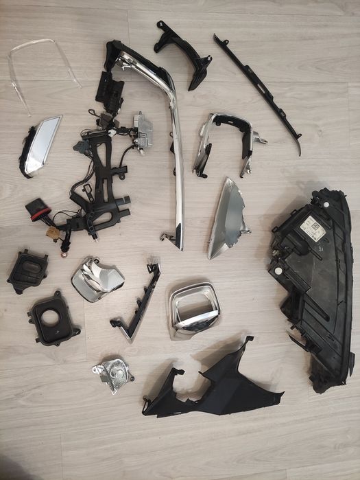 Фара Touareg 2017 запчастини