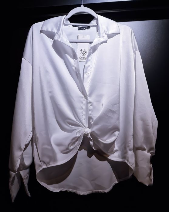 Włoska elegancka bluzka satyna biała koszula uni Nowa