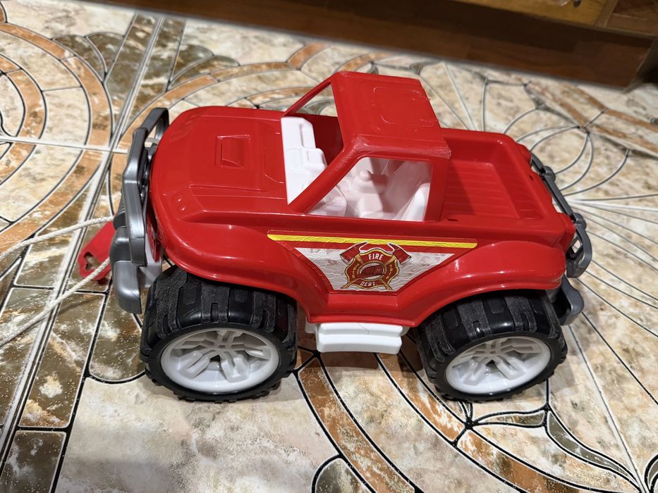 Великий внедорожник пожежна машина