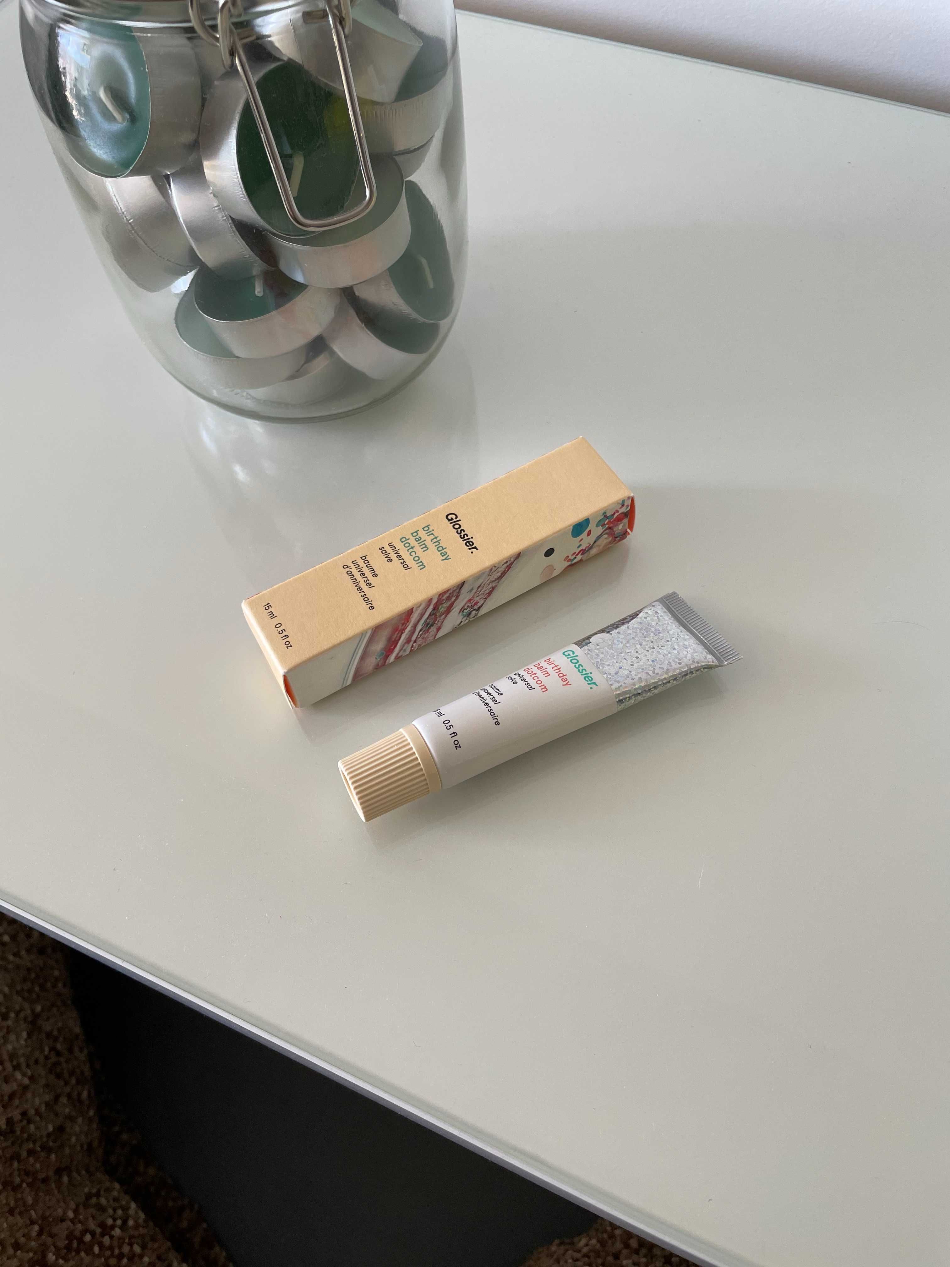 Batom Glossier Balm Dotcom Birthday (NOVO)