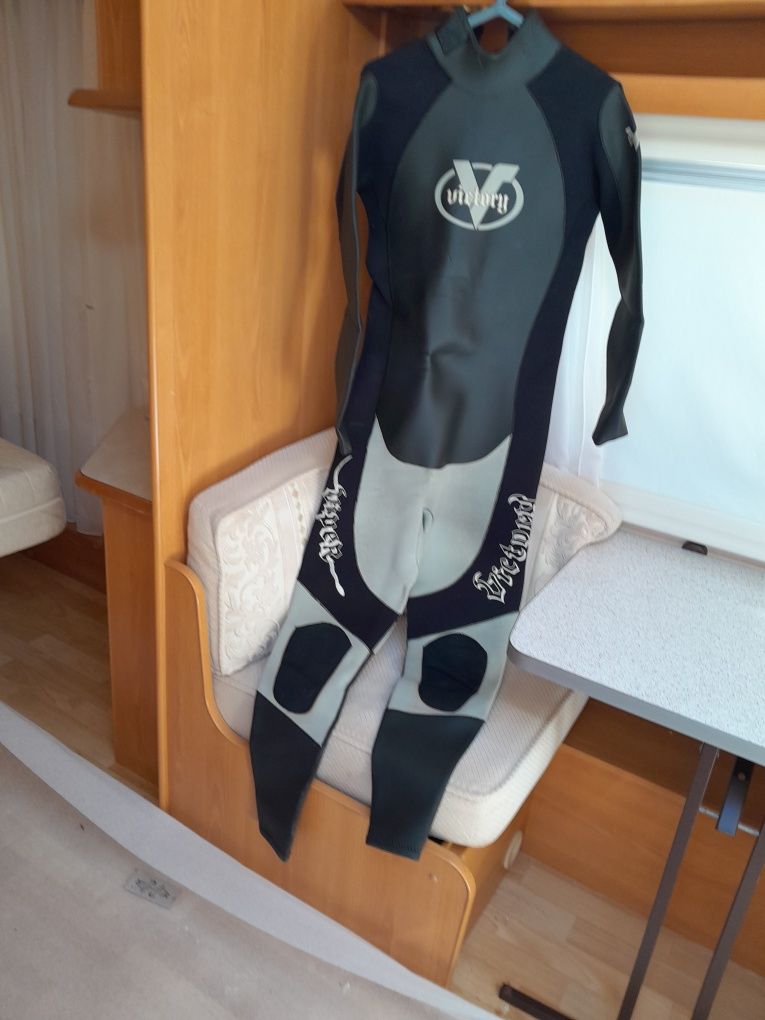 Fato de surf  em muito bom estado