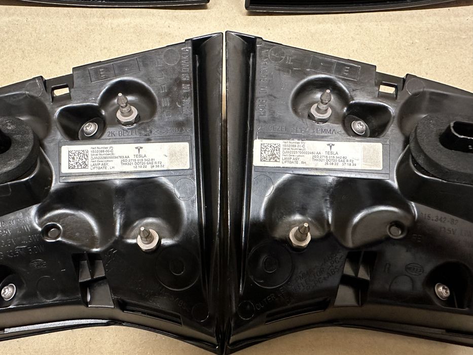 Tesla Y Model 3 фонарь стоп ліхтар задній  Оригінал оптикика наявність