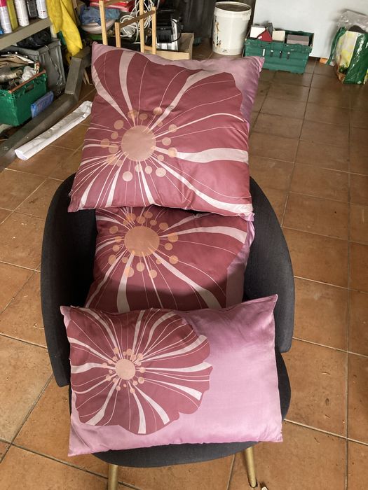 3 almofada em bom estado