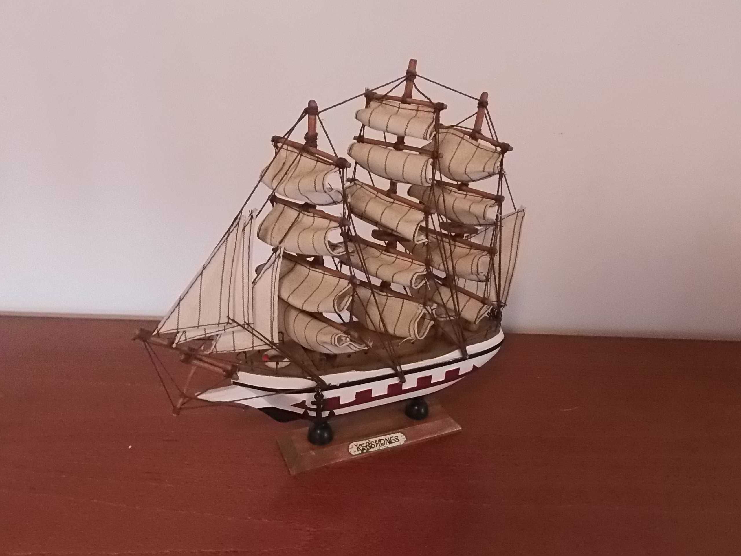 Barcos em madeira