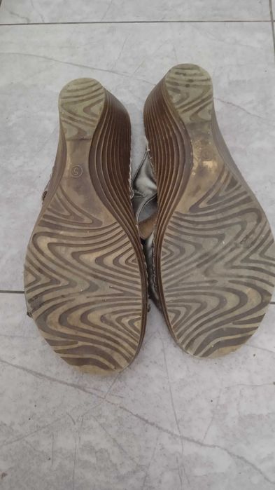 Продам летнюю женскую обувь