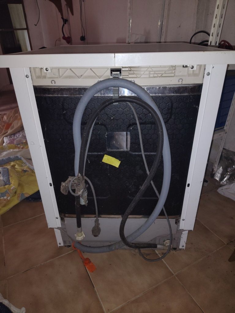 Vendo máquina lavar loiça marca zanussi nova nunca usada