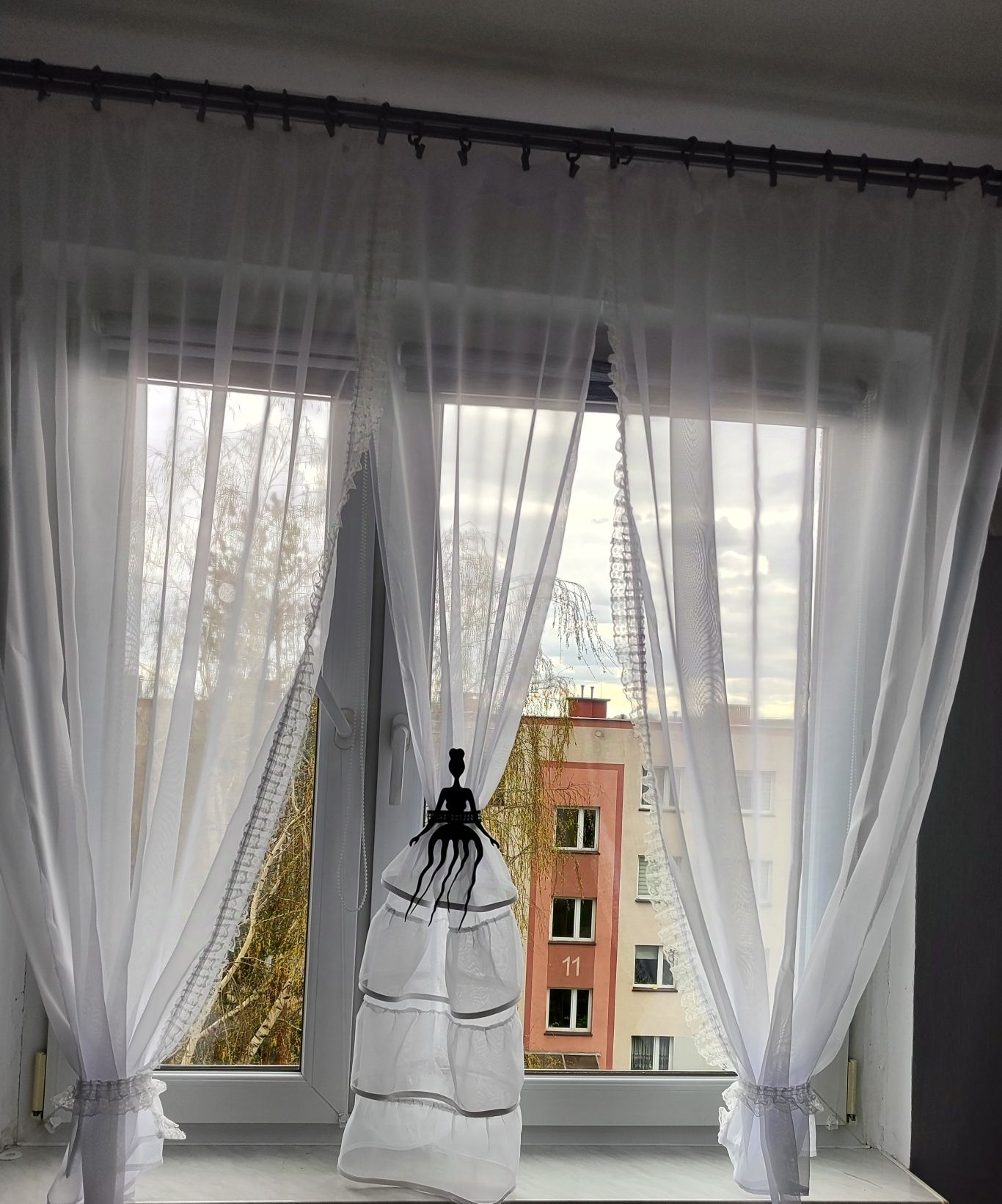 Komplet firanek + panel z falbankami i upięciem panienki i