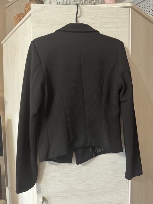 Czarna lekka marynarka