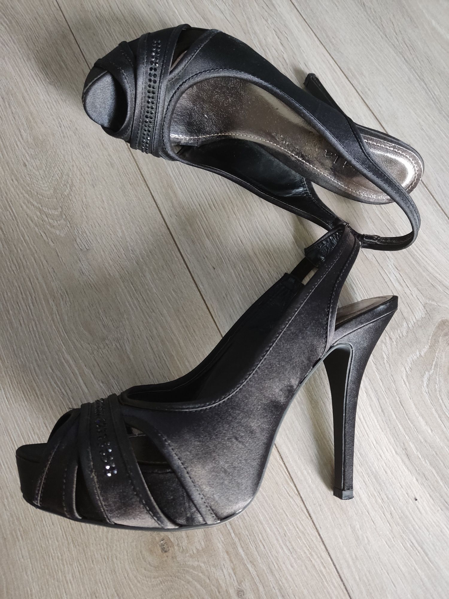 Buty czarne rozmiar 39