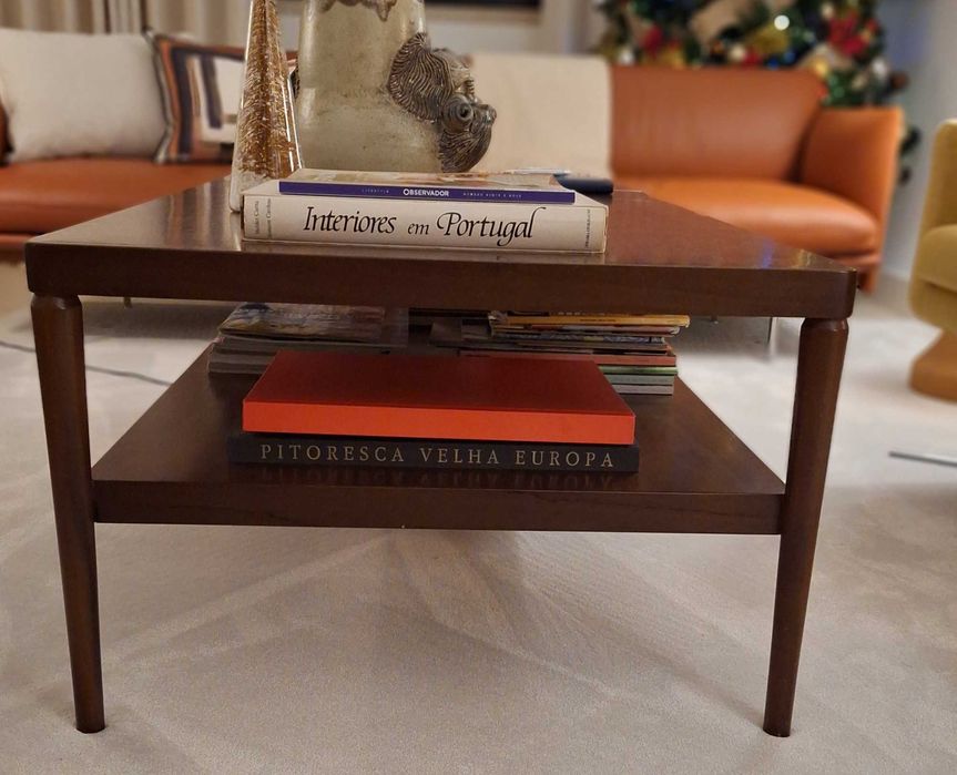 Mesa de centro em nogueira