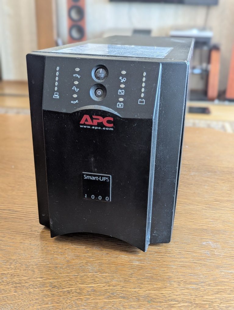 Джерело безперебійного живлення APC Smart-UPS 1000VA  APC Smart-UP