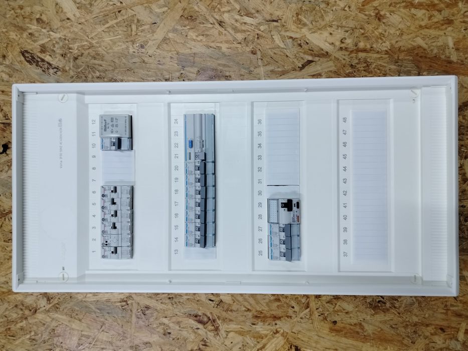 Rozdzielnica Hager Volta natynkowa