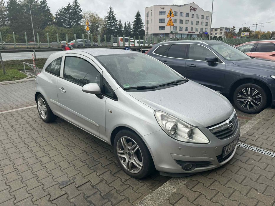 Opel Corsa niski przebieg garażowana automat