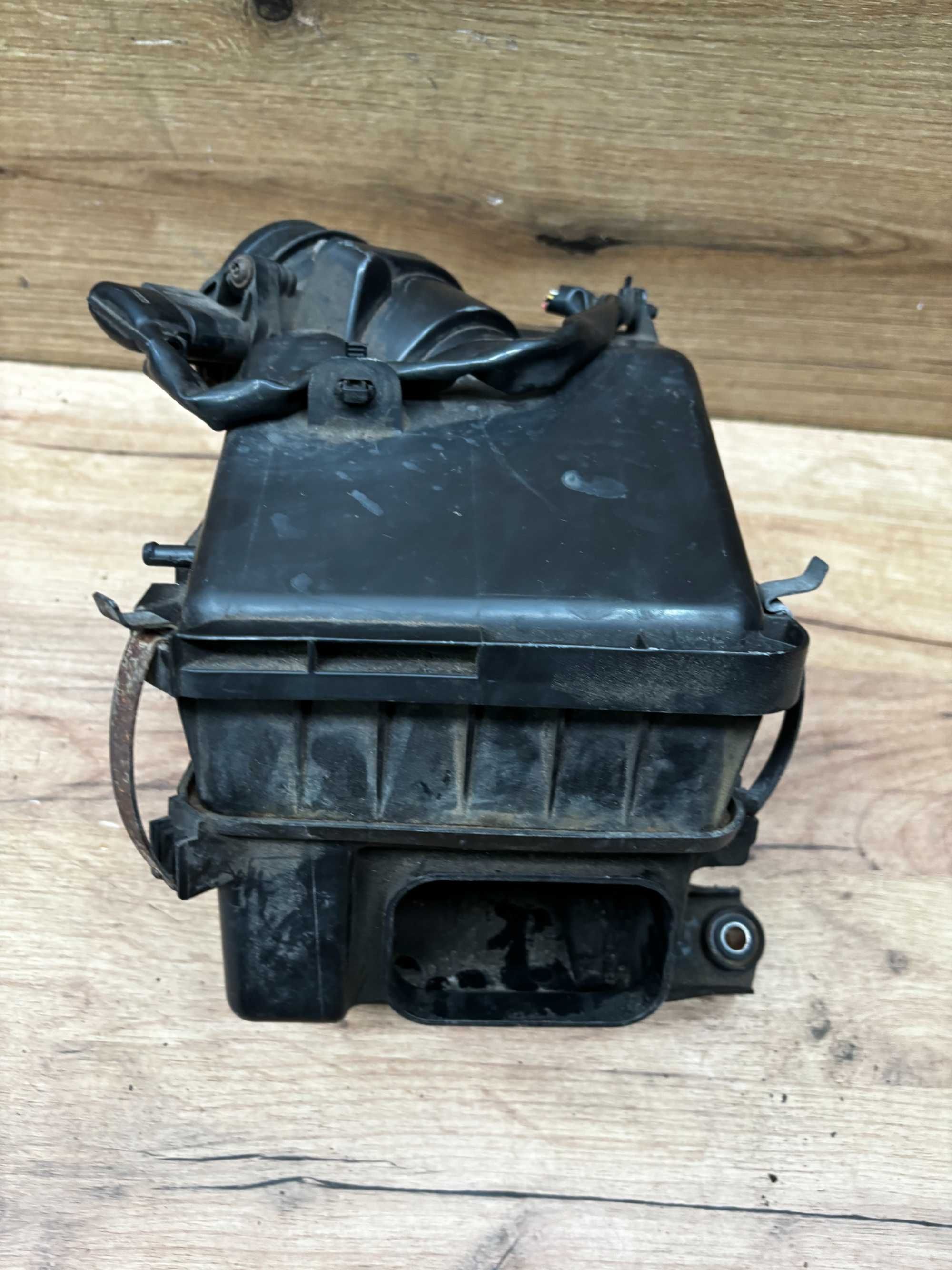 Obudowa filtra powietrza Mitsubishi Lancer 2011r