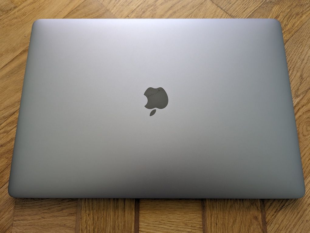 MacBook Pro 15", 2018, і7 (6 ядер), 16/512 ГБ, ідеал.