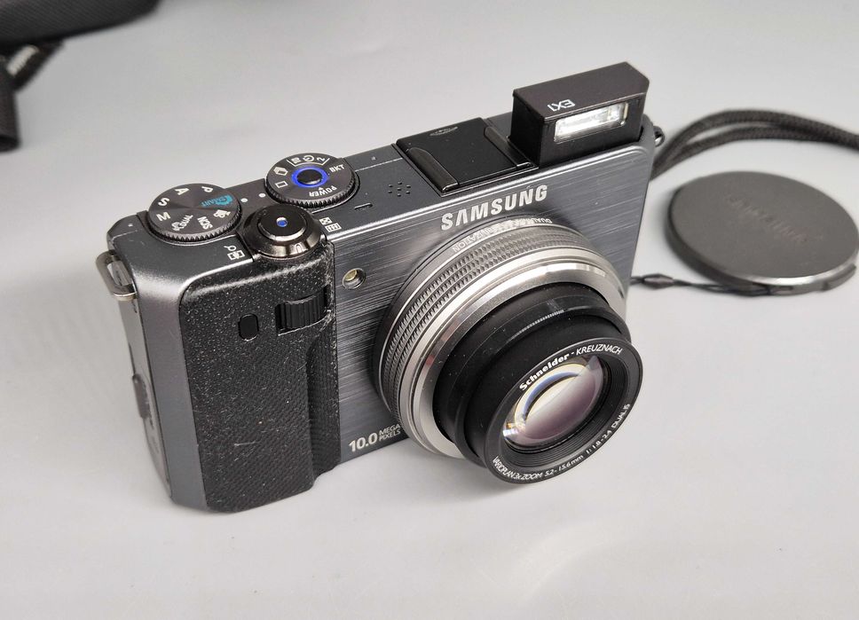 Aparat SAMSUNG EX1 odchylany ekran matryca 10mln jasność f/1,8-2,4