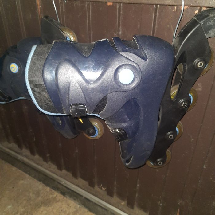 Vendo 3 pares patins em linha Decatlhon  rodas novas sem uso. Preco Un