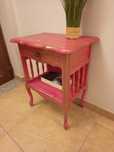 Mesinha de cabeceira quarto menina