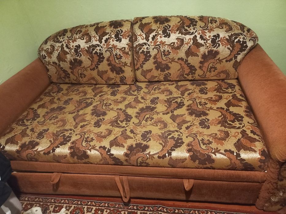 Диван безкоштовно самовивіз.Позняки