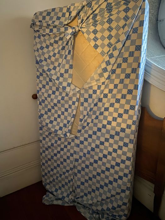 Cama de solteiro  de madeira maciça ( + colchão)