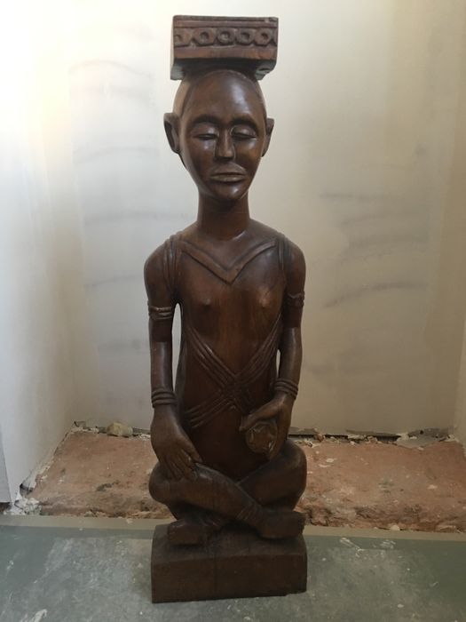 Rzeźba  kobiety z drewna afrykańskiego z XIX w, org.