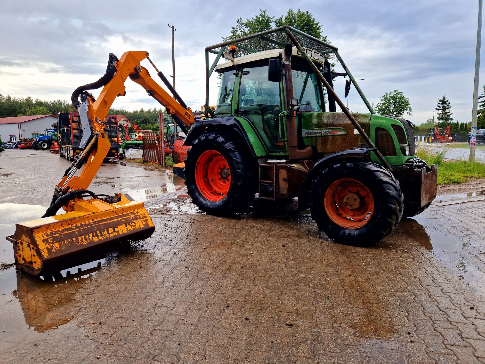Fendt Farmer 409 Vario z kosiarką wysięgnikowa P5V d poboczy Komunalny